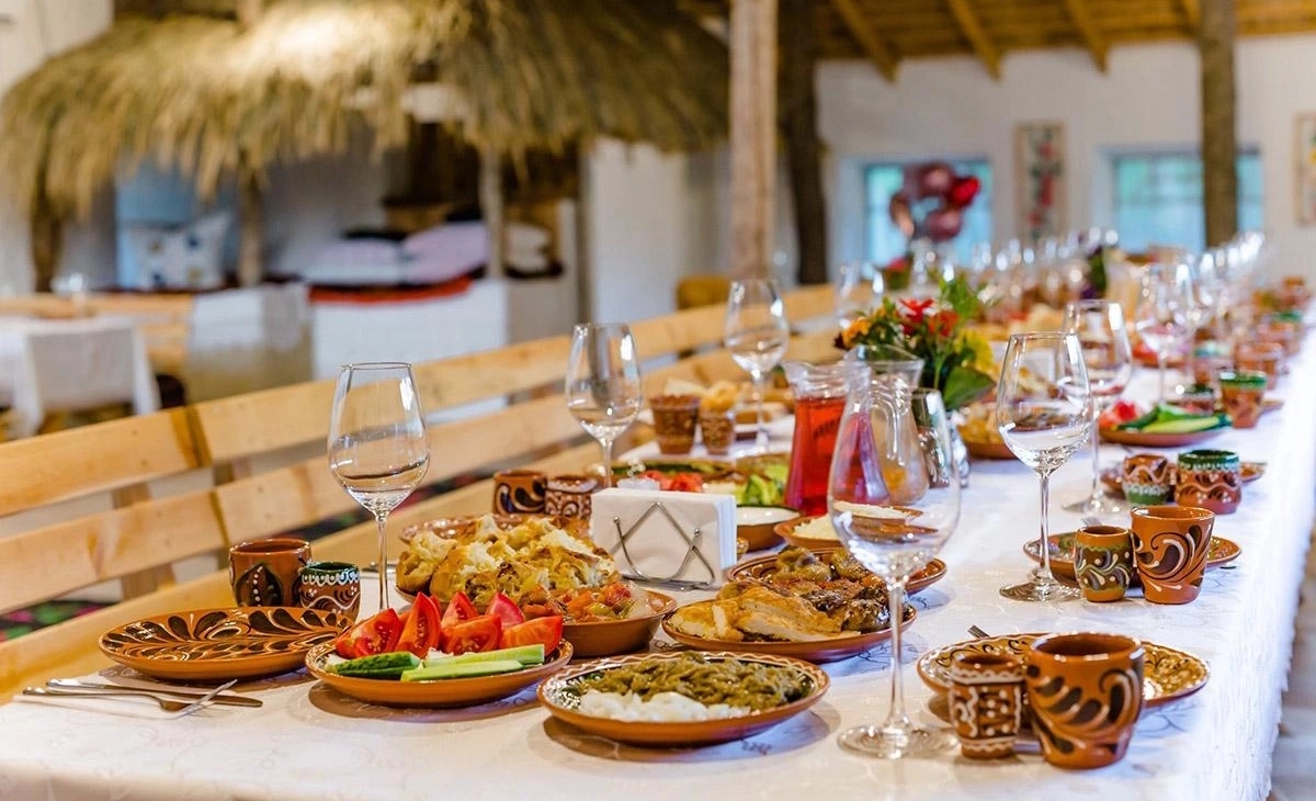 Кейс Butuceni Eco Resort: многоязычное цифровое меню для туристов с Oto