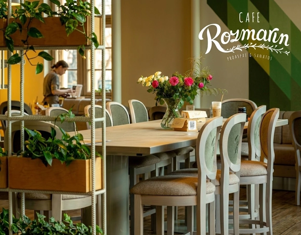 Studiu de caz Rozmarin Café: cum un meniu digital cu QR a îmbunătățit serviciul într-un restaurant mare din Moldova